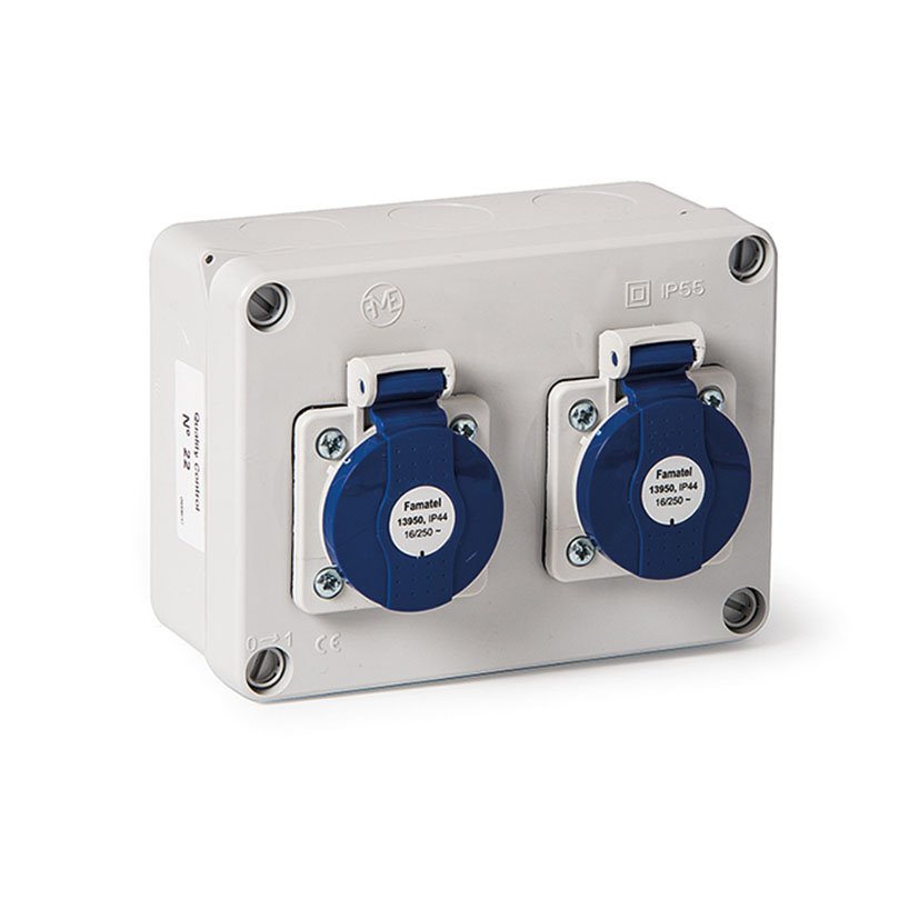 CAJA ESTANCA 2 TOMAS 2P+TT LATERAL