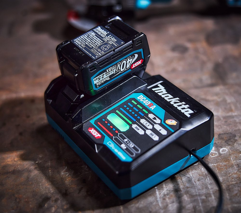 Cargador Rápido de Baterías Xgt® Makita 191E07-8 45 M 76 M herramienta 40 V - Imagen 5