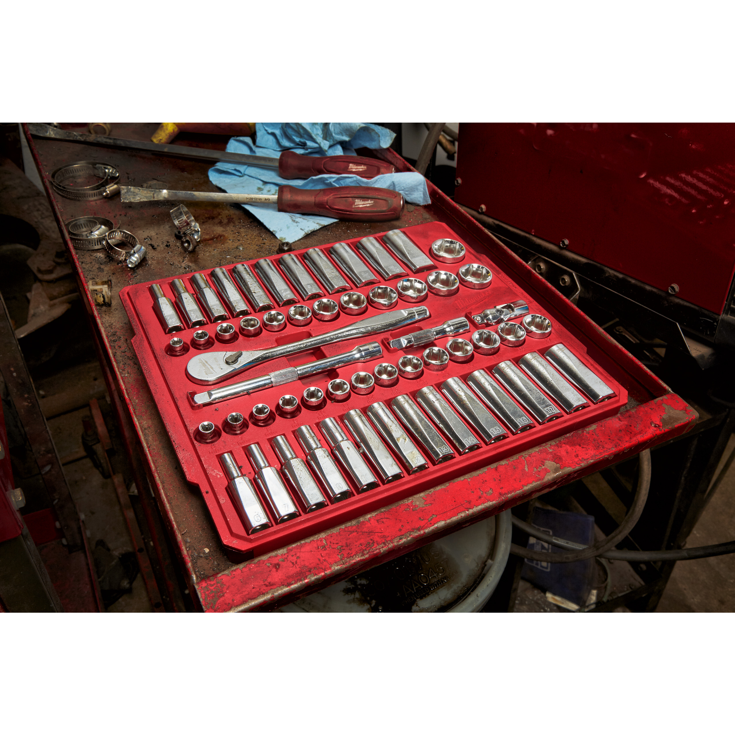 Juego de 56 piezas de vasos y carraca en métrica e imperial ⅜″ Ratchet + Socket Set Milwaukee - Imagen 4