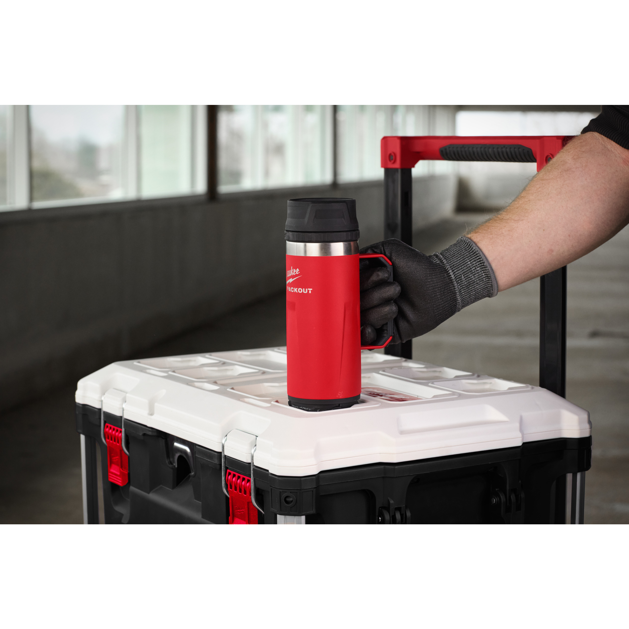 Taza térmica PACKOUT™ de 532ml tapa deslizante roja Packout Mugs Milwaukee - Imagen 2