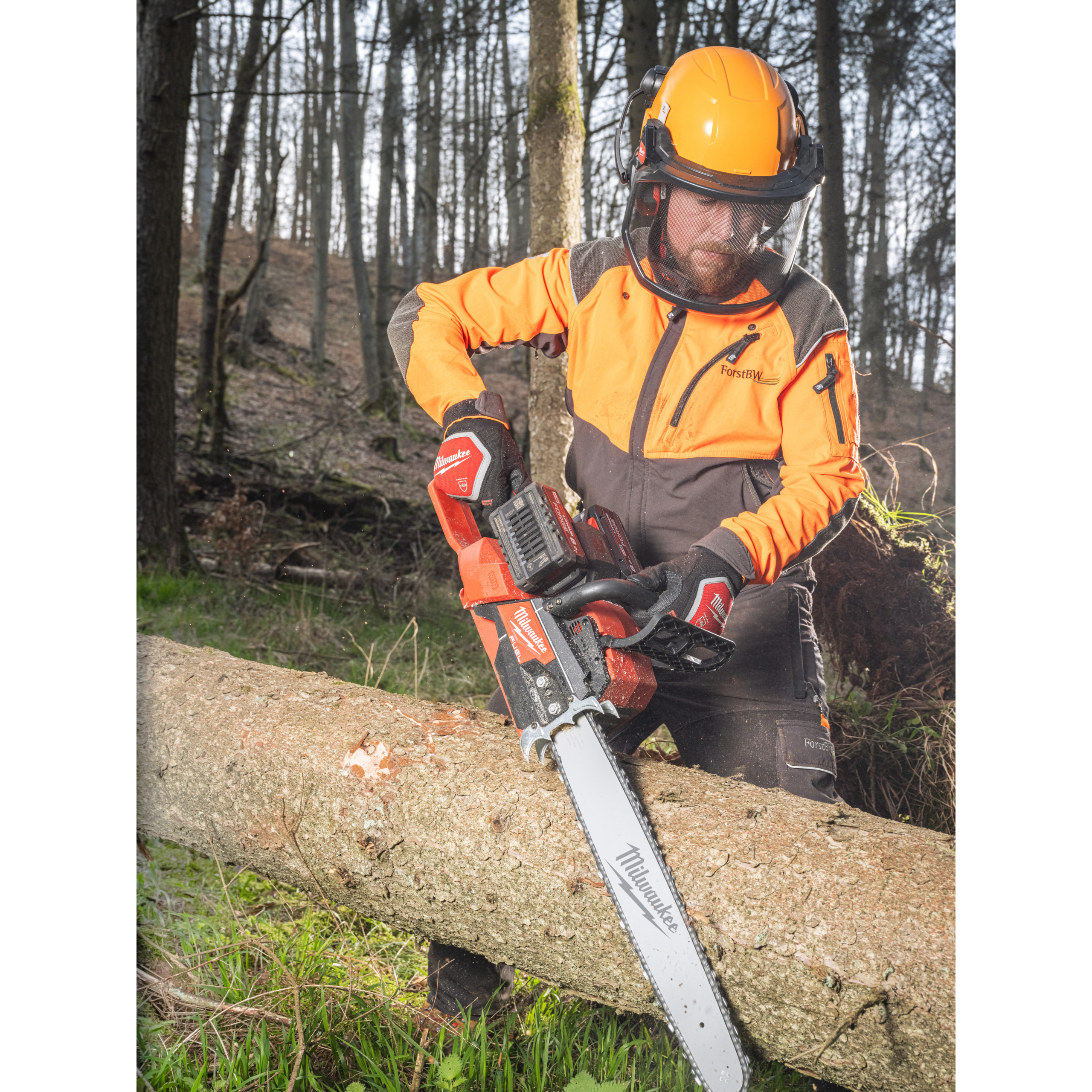 Guantes anticorte forestal -10/XL Chain Saw Gloves Milwaukee - Imagen 4