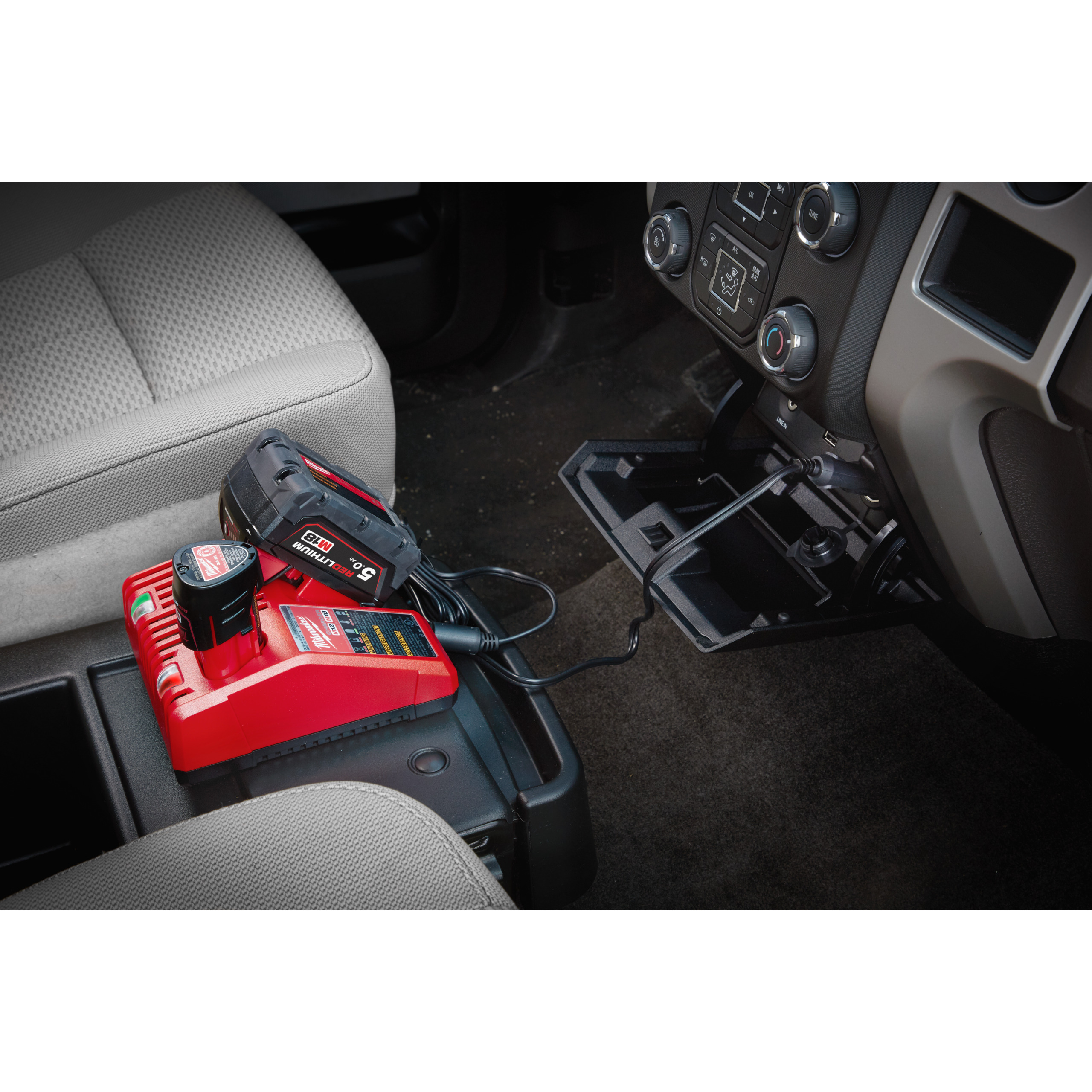 Cargador para coche multivoltaje M12™ - M18™ M12-18 AC Milwaukee - Imagen 4