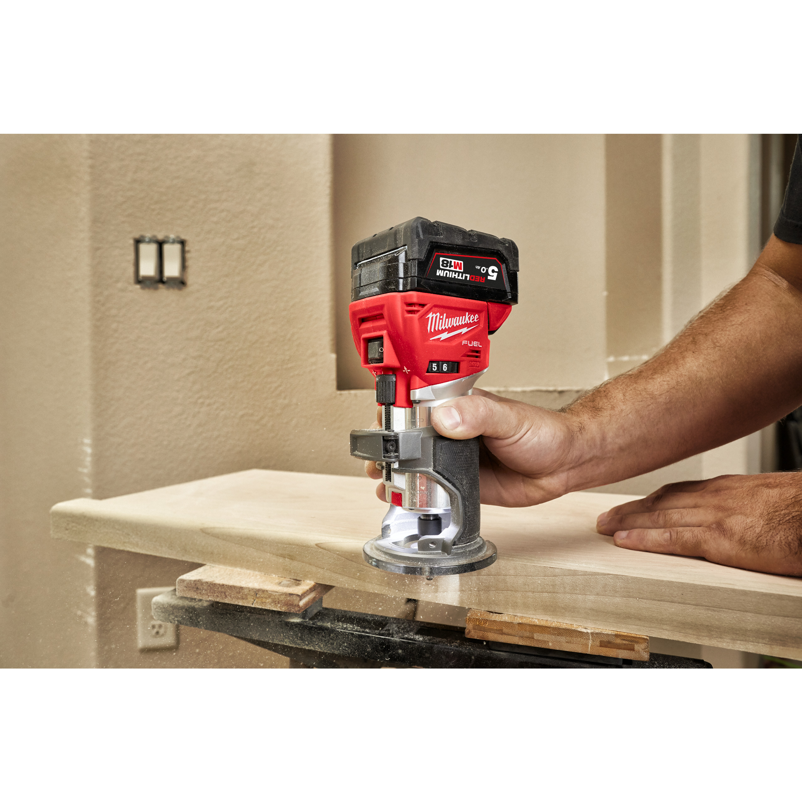 Fresadora M18 FUEL™ con pinzas de 6 / 8mm y bases Milwaukee - Imagen 4