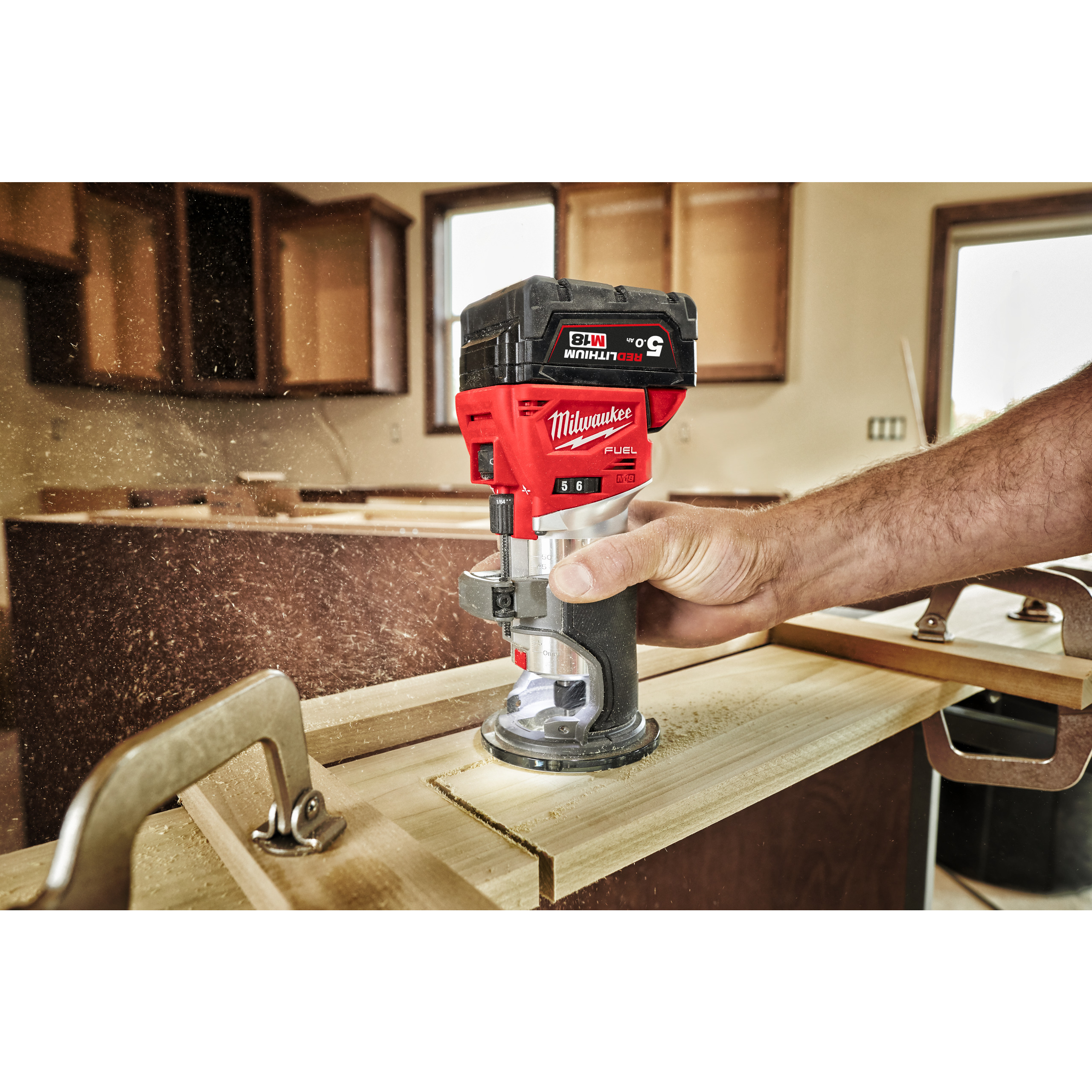 Fresadora M18 FUEL™ con pinzas de 6 / 8mm y bases Milwaukee - Imagen 5