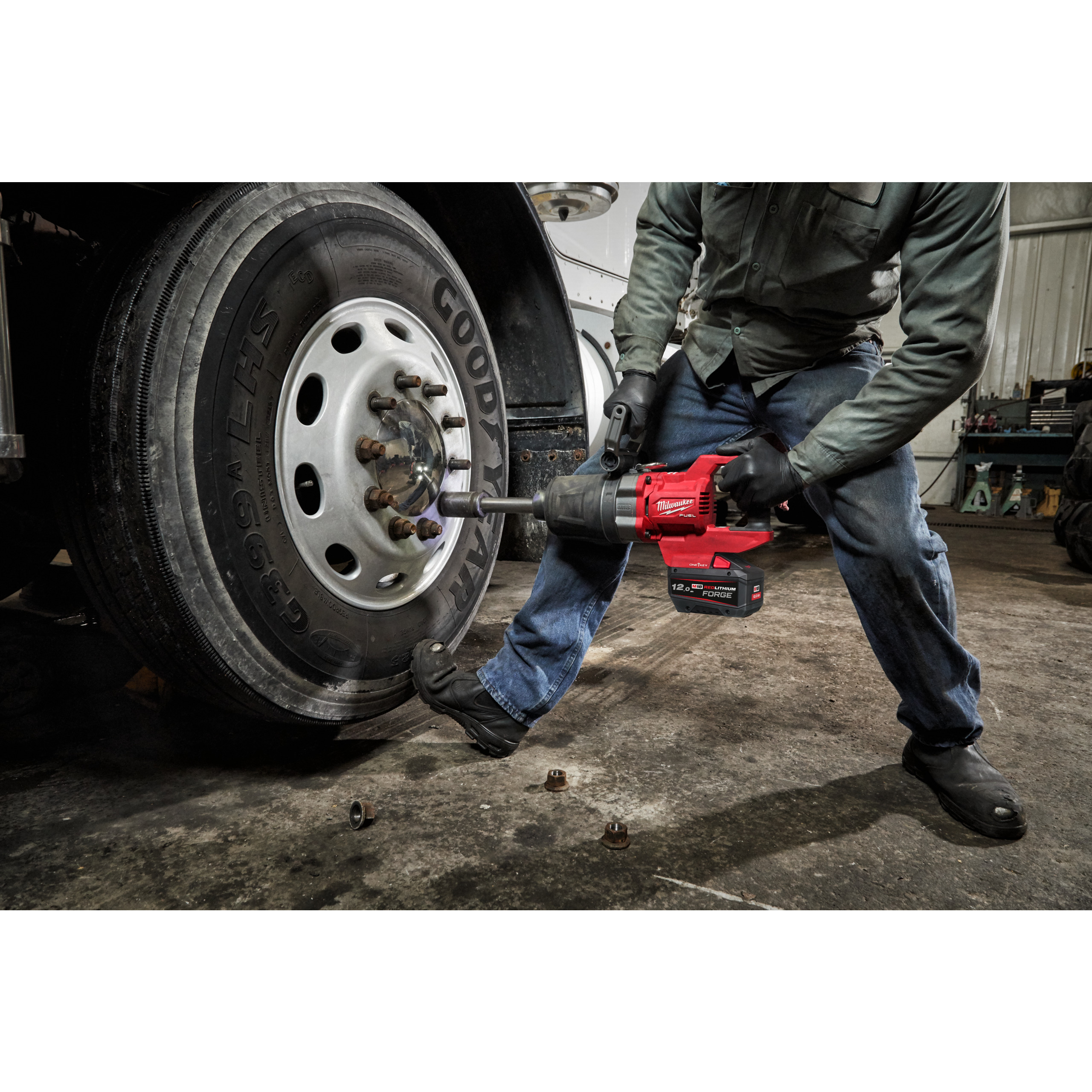 Llave de impacto de alto par M18 FUEL™ ONE-KEY™ de 1˝ con eje extendido y empuñadura en D Mi... - Imagen 4